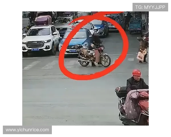 骑行男子路边歇息遇蹊跷：陌生女子强行推车被阻(3)